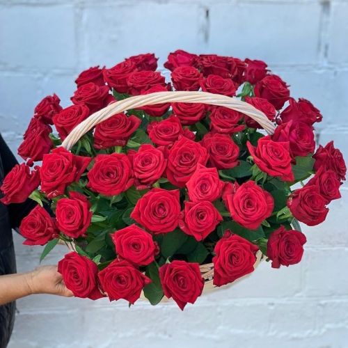 Корзина 51 красная роза - купить с доставкой в интернет-магазине | Флорист Экспресс по Карпинску